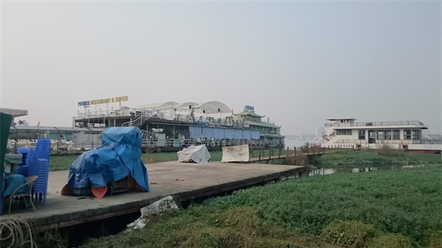 Chủ nhà nổi, du thuyền Hồ Tây kiến nghị hỗ trợ chi phí di dời bởi họ hoạt động tại đây cũng được cấp phép và đóng thuế đầy đủ (ảnh Trọng Trinh)