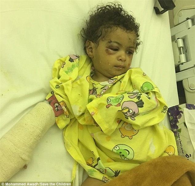 Hai em bé 1 tuổi sống sót thần kỳ trong cuộc tấn công đẫm máu - Ảnh 2.