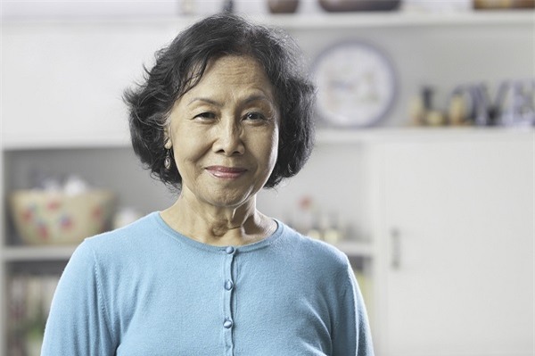 Mẹ chồng cầm tay tôi nói trong nước mắt: “Con thương mẹ, thương cháu thì đi bước nữa đi” - Ảnh 1.