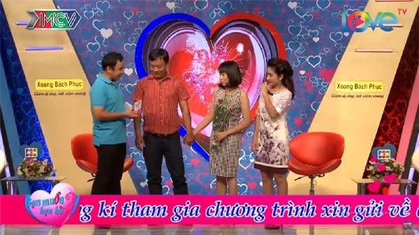 Anh trai U50 cưa đổ chị gái một lần đò khiến MC Quyền Linh bất ngờ