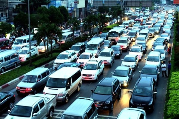 Thuê ôtô chạy Grab, Uber: 3 tháng bán luôn xe máy bù nợ