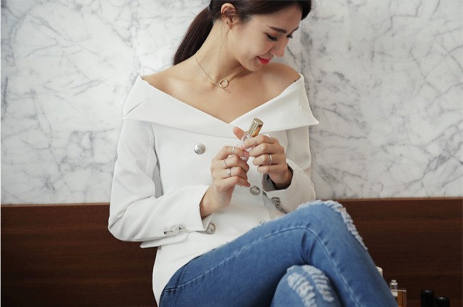 Hãy kết hợp thêm món phụ kiện này nếu bạn cảm thấy những thiết kế váy áo của mình đơn điệu! - Ảnh 7.