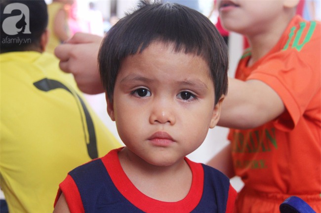 Hai bé trai 3 và 5 tuổi lang thang tìm bố mẹ lúc nửa đêm ở Gò Vấp giờ ra sao? - Ảnh 16.