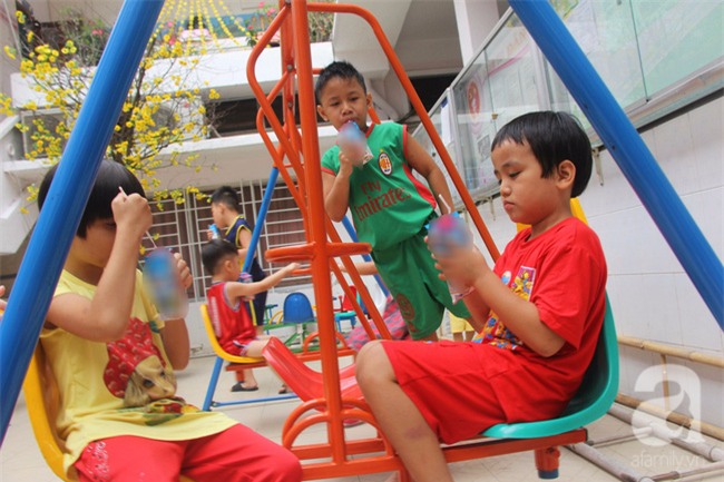 Hai bé trai 3 và 5 tuổi lang thang tìm bố mẹ lúc nửa đêm ở Gò Vấp giờ ra sao? - Ảnh 17.