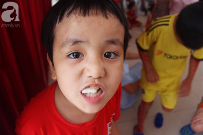 Hai bé trai 3 và 5 tuổi lang thang tìm bố mẹ lúc nửa đêm ở Gò Vấp giờ ra sao? - Ảnh 19.