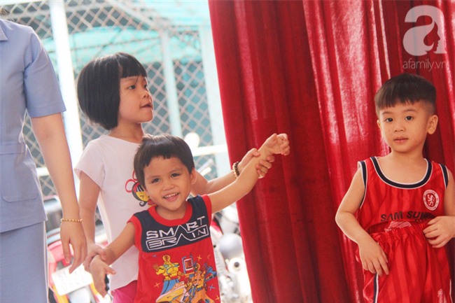 Hai bé trai 3 và 5 tuổi lang thang tìm bố mẹ lúc nửa đêm ở Gò Vấp giờ ra sao? - Ảnh 5.