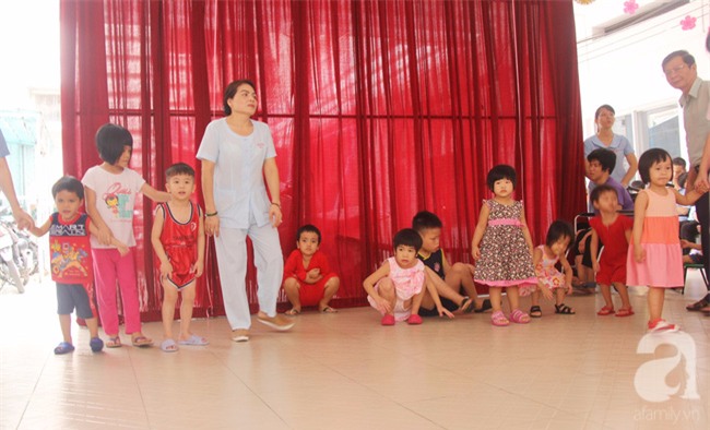 Hai bé trai 3 và 5 tuổi lang thang tìm bố mẹ lúc nửa đêm ở Gò Vấp giờ ra sao? - Ảnh 6.