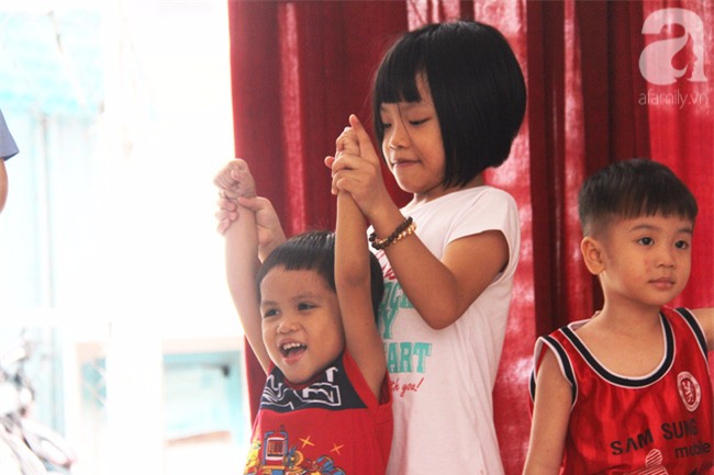 Hai bé trai 3 và 5 tuổi lang thang tìm bố mẹ lúc nửa đêm ở Gò Vấp giờ ra sao? - Ảnh 8.