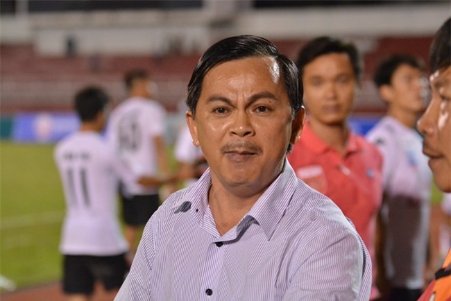 Tối 19/2, Chủ tịch Võ Thành Nhiệm của CLB Long An rất bức xúc và có những hành động thiếu kiềm chế về quyết định của trọng tài.