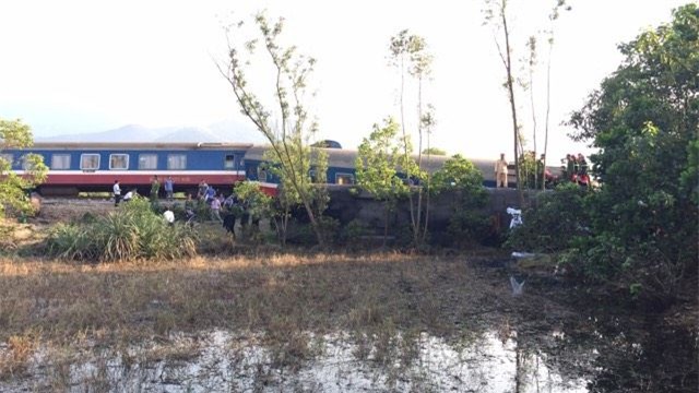 Tàu hỏa, tàu hỏa đâm xe tải, xe tải, tàu đâm xe tải ở Huế, tai nạn giao thông