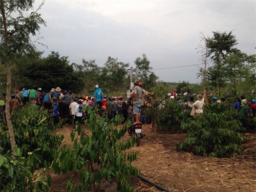 tin nong: hoang hon phat hien thi the khong con tay chan trong bao tai - 2