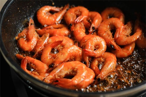 vet sach noi com voi tom sot chua ngot hinh anh 10