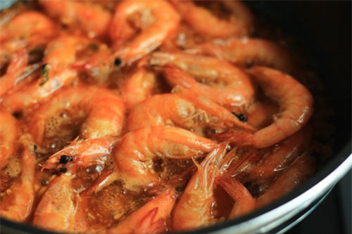 vet sach noi com voi tom sot chua ngot hinh anh 9