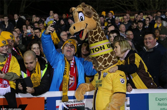 Vượt qua đội bóng nghiệp dư, Arsenal thẳng tiến vào tứ kết FA Cup - Ảnh 3.