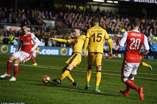 Vượt qua đội bóng nghiệp dư, Arsenal thẳng tiến vào tứ kết FA Cup - Ảnh 10.
