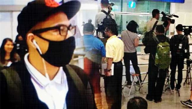 Thanh niên đội mũ đen, đeo khẩu trang được cho là do Kim Han-sol ngụy trang. (Ảnh: Malaysia Online)