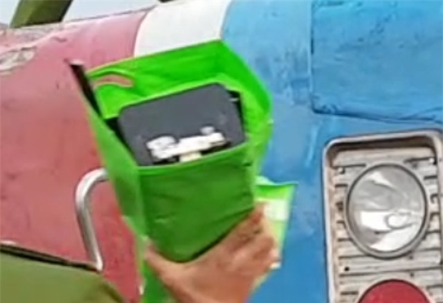 Chiếc hộp đen tàu SE2 được Công an tỉnh Thừa Thiên Huế lấy ra phục vụ công tác điều tra