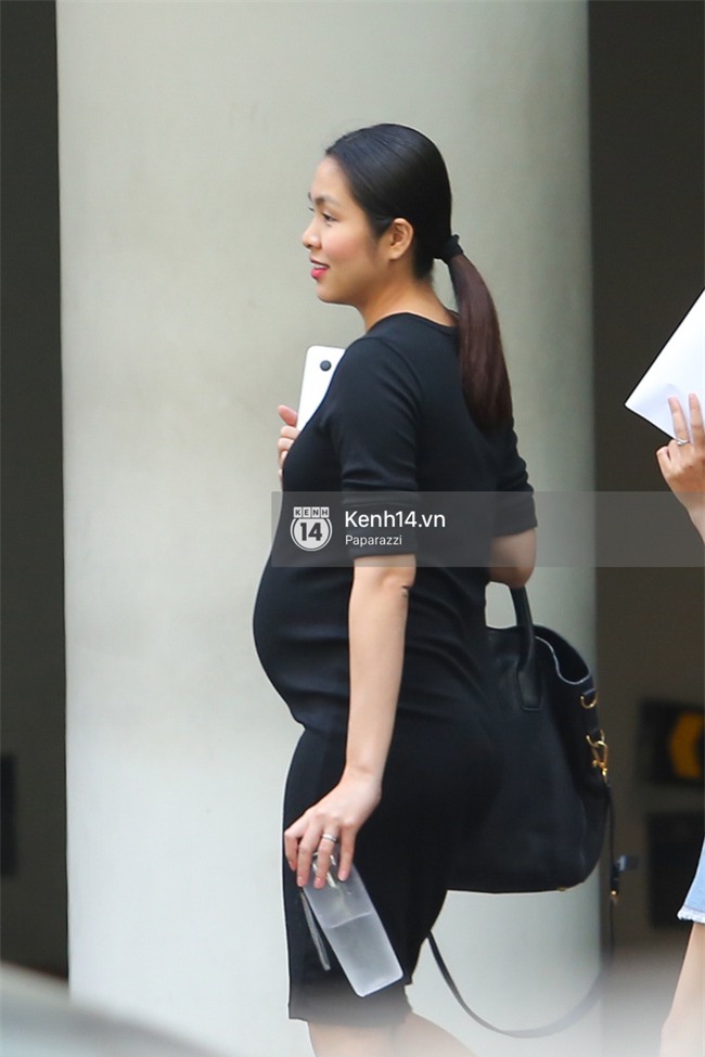 HOT: Những hình ảnh lộ bụng bầu hiếm hoi của Hà Tăng ở tháng cuối thai kì - Ảnh 1.