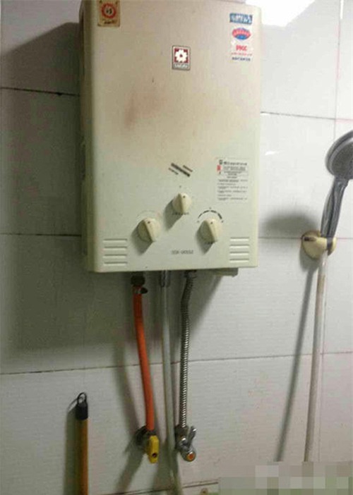 ba me con nguy kich sau khi tam va loi canh bao tu thoi quen su dung binh nong lanh - 4