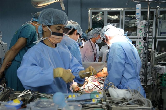 ca ghep phoi tu nguoi cho song dau tien o vn, be 7 tuoi hoi sinh ky dieu - 2