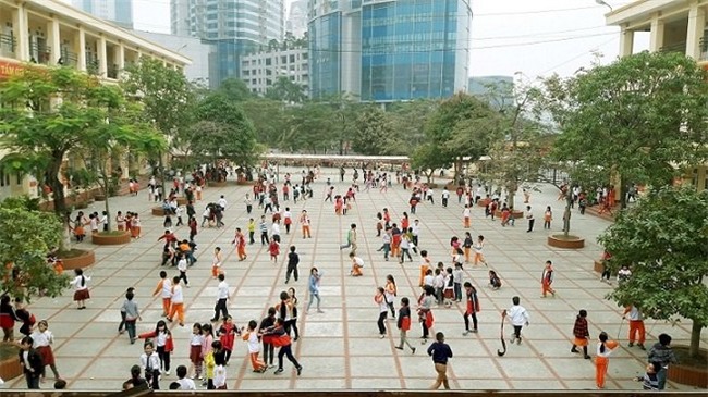 tai nạn trường tiểu học nam trung yên, học sinh bị gãy chân, hiệu trưởng trường nam trung yên, hiệu trưởng tạ thị bích ngọc