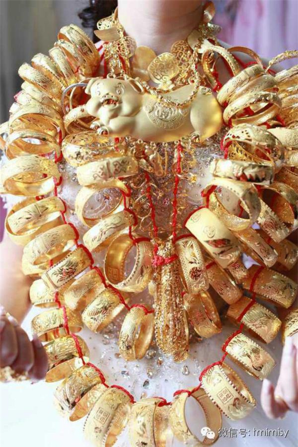 nhung co dau suyt "gay co" vi trang suc cuoi la vai chuc cay vang rong - 10