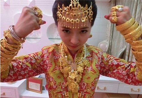 nhung co dau suyt "gay co" vi trang suc cuoi la vai chuc cay vang rong - 4