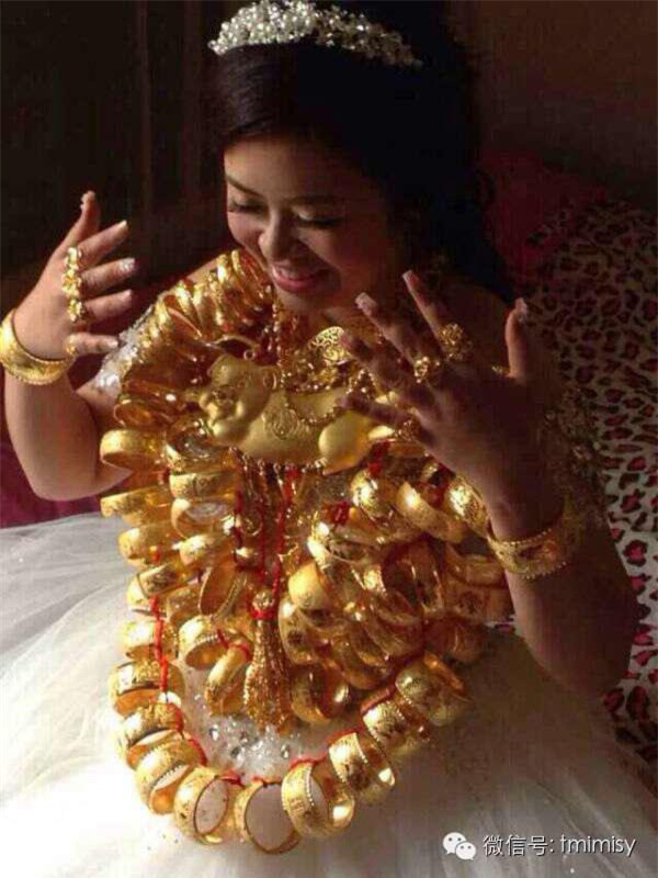 nhung co dau suyt "gay co" vi trang suc cuoi la vai chuc cay vang rong - 8