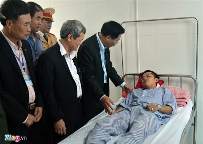 Nghi van khach mang chat no len xe giuong nam hinh anh 2