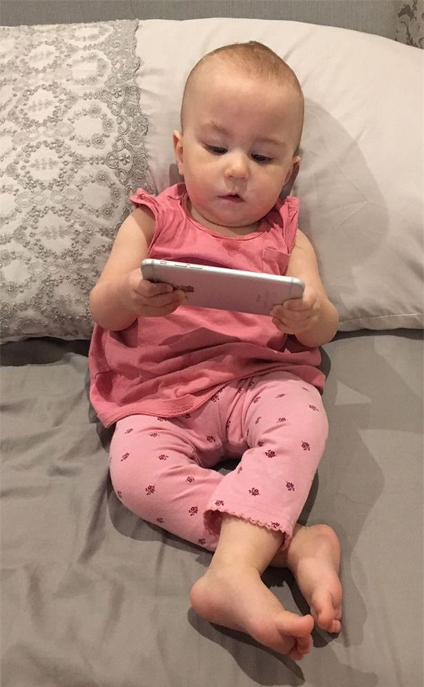 Vì một nụ hôn của chị gái, bé gái 2 tuổi bất ngờ được hồi sinh kỳ diệu - Ảnh 6.