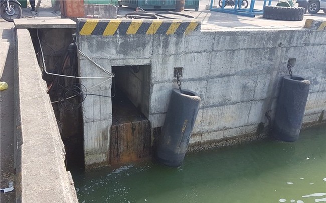 đà nẵng, formosa xả thải, cống nước đỏ,