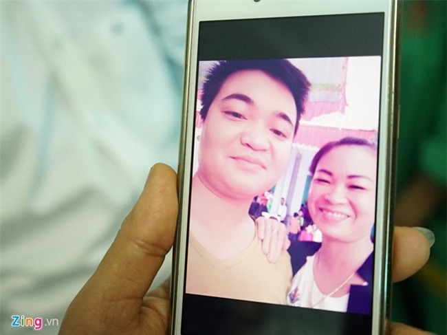 Me khoc ngat khi biet con khong toan thay sau vu no xe khach hinh anh 2