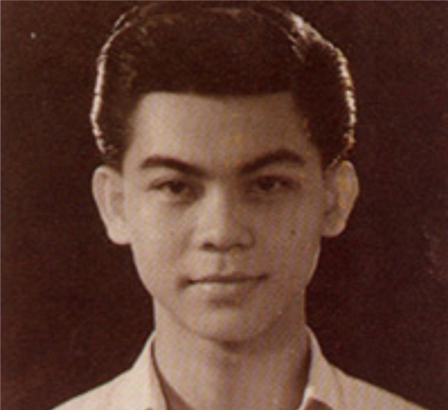 Con duong quyen luc cua nha su bi 4.000 canh sat vay bat hinh anh 1