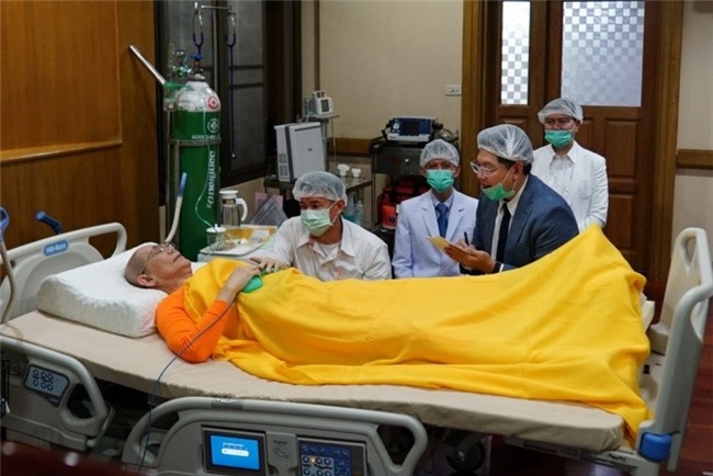 Con duong quyen luc cua nha su bi 4.000 canh sat vay bat hinh anh 12