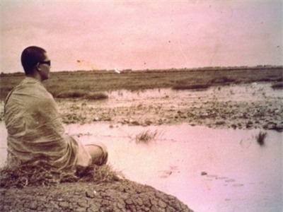 Con duong quyen luc cua nha su bi 4.000 canh sat vay bat hinh anh 2