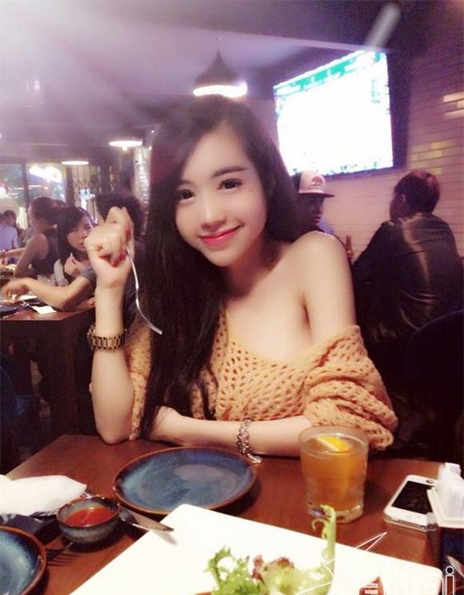 ca quan an "dung hinh" vi my nhan viet qua bao hinh anh 4