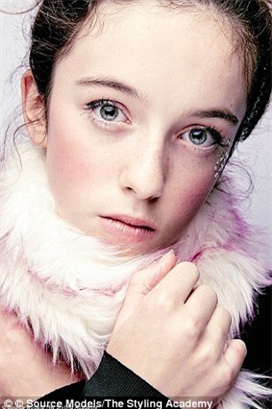 Con gái cựu danh thủ Man Utd: Từ cô gái sinh non trở thành người mẫu nổi tiếng - Ảnh 4.