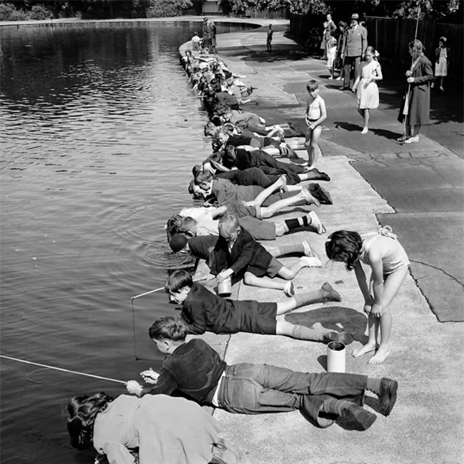 Nhìn loạt ảnh này để thấy trẻ con thời công nghệ bây giờ khác xa quá - Ảnh 7.