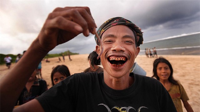 Người mẹ cho con gái 1 tuổi ăn giun sống lên tiếng - Ảnh 3.