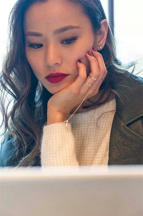 Nhận đi nào, nàng nào nghiện son đỏ cũng gặp phải 9 vấn đề này đúng không? - Ảnh 3.