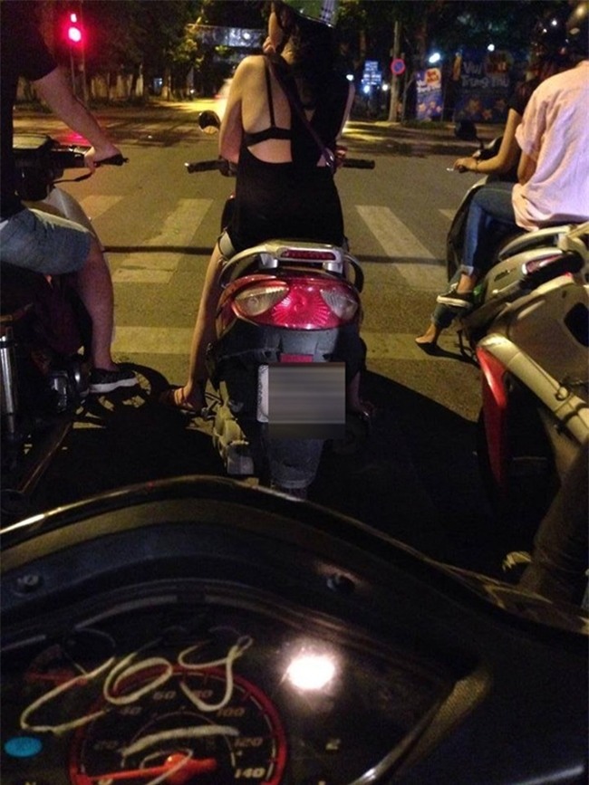 do mat voi nhung khoanh khac ho henh cua thieu nu tren pho hinh anh 2