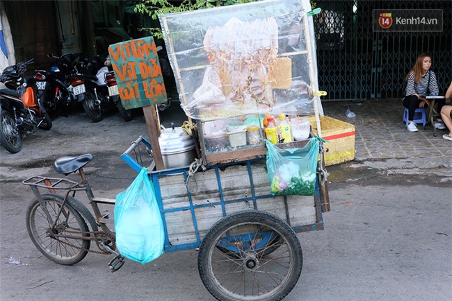 Từ tấm biển 10 năm của chị bán hàng rong Sài Gòn đến trào lưu Vịt lộn vịt dữa cút lộn làm mưa làm gió - Ảnh 2.