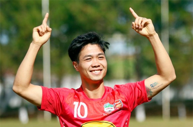 Công Phượng lộ hình xăm độc, nhắc nhớ về thuở cơ hàn - Ảnh 2.