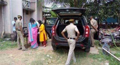 Ke cam dau vu cuong hiep tap the minh tinh An Do bi bat hinh anh 3