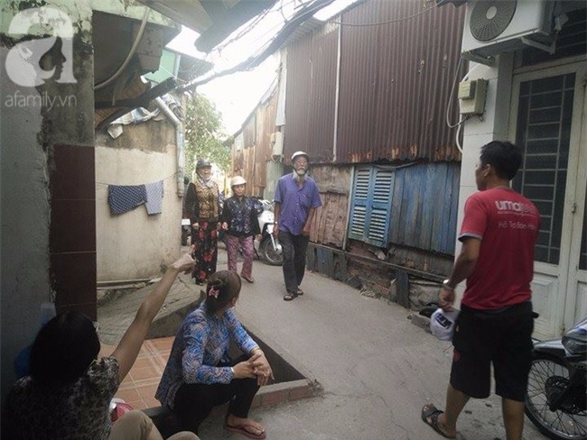 Mới mở bán bún hơn một tuần, cha mẹ chết ngạt, con gái nguy kịch vì đun than đá trong nhà - Ảnh 1.