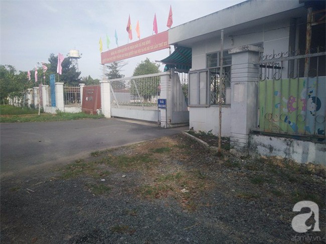 Vợ chồng cãi nhau, mẹ đem con trai khoảng 2 tháng tuổi bỏ trước UBND xã - Ảnh 2.