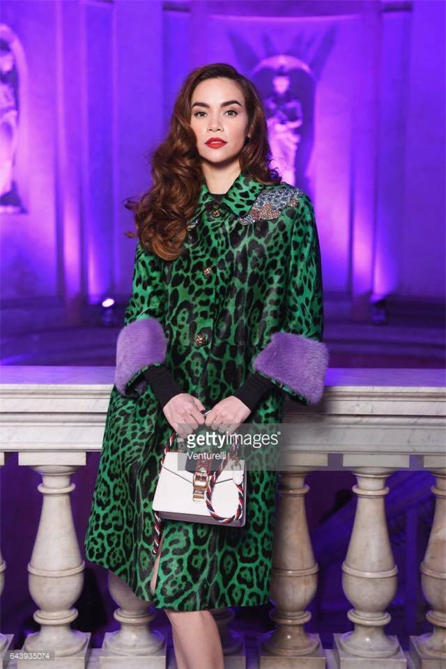 bi che khoe nguc silicon long leo, ho ngoc ha len tieng dap tra du luan - 4