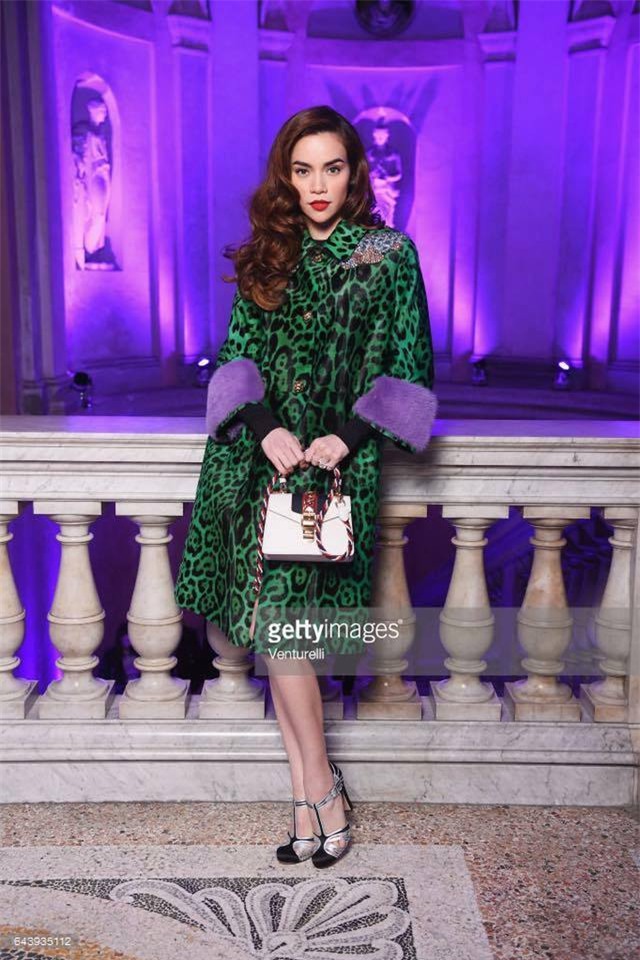 bi che khoe nguc silicon long leo, ho ngoc ha len tieng dap tra du luan - 5