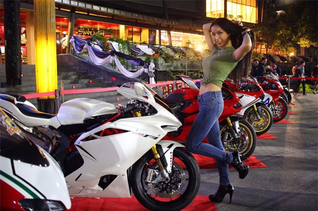 Lộ diện cô gái Việt trong clip điều khiển xe phân khối lớn gây sốt mạng xã hội - Ảnh 2.