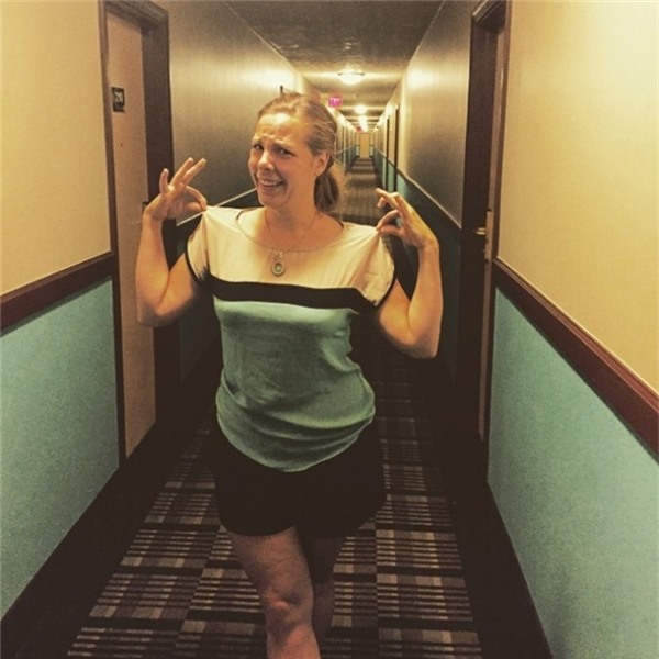 Không phải lúc nào bạn cũng bị đụng hàng với sơn tường trong khách sạn đâu nhé.